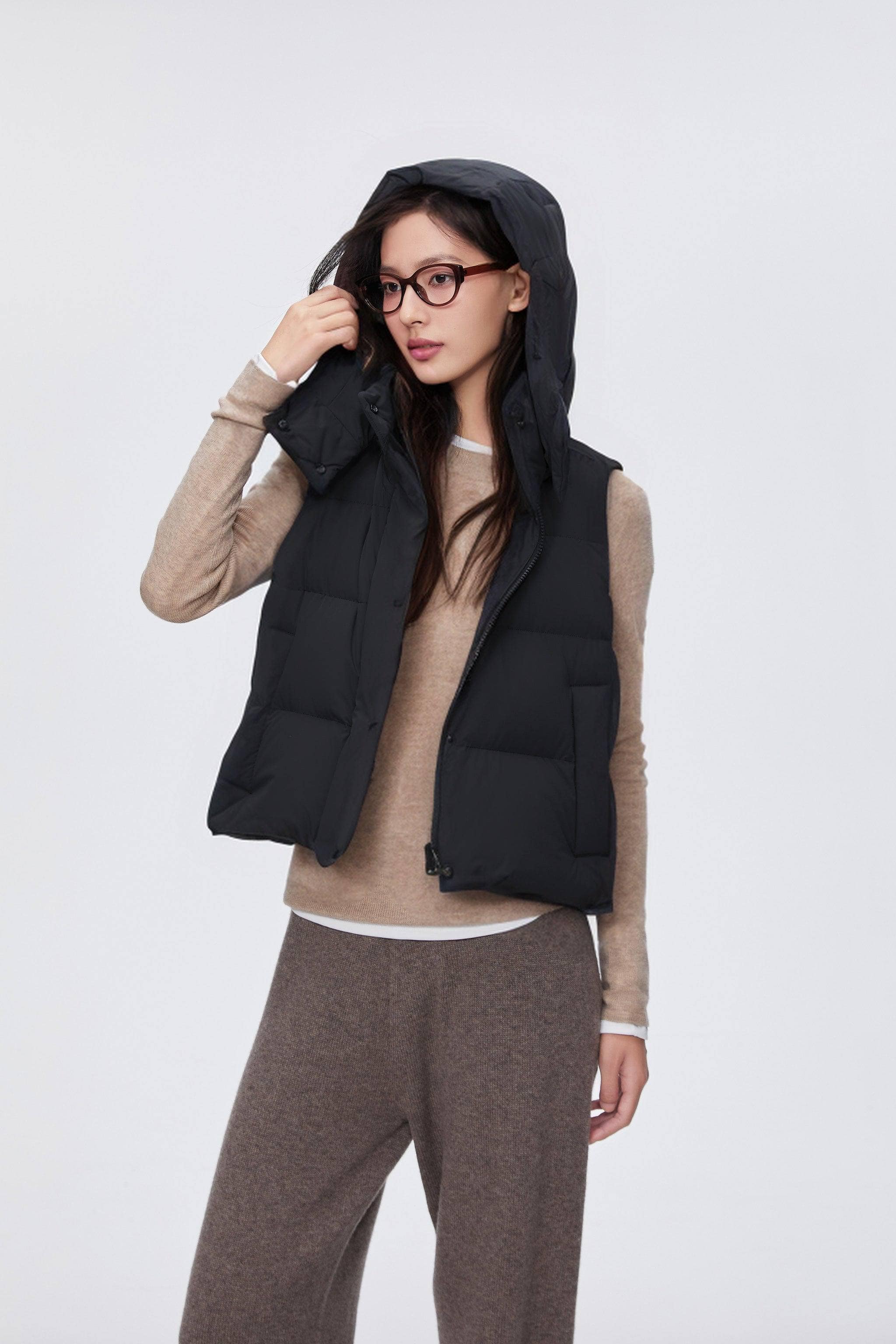 Comfy Women's Down Gilet With Detachable Hood - Image 8
