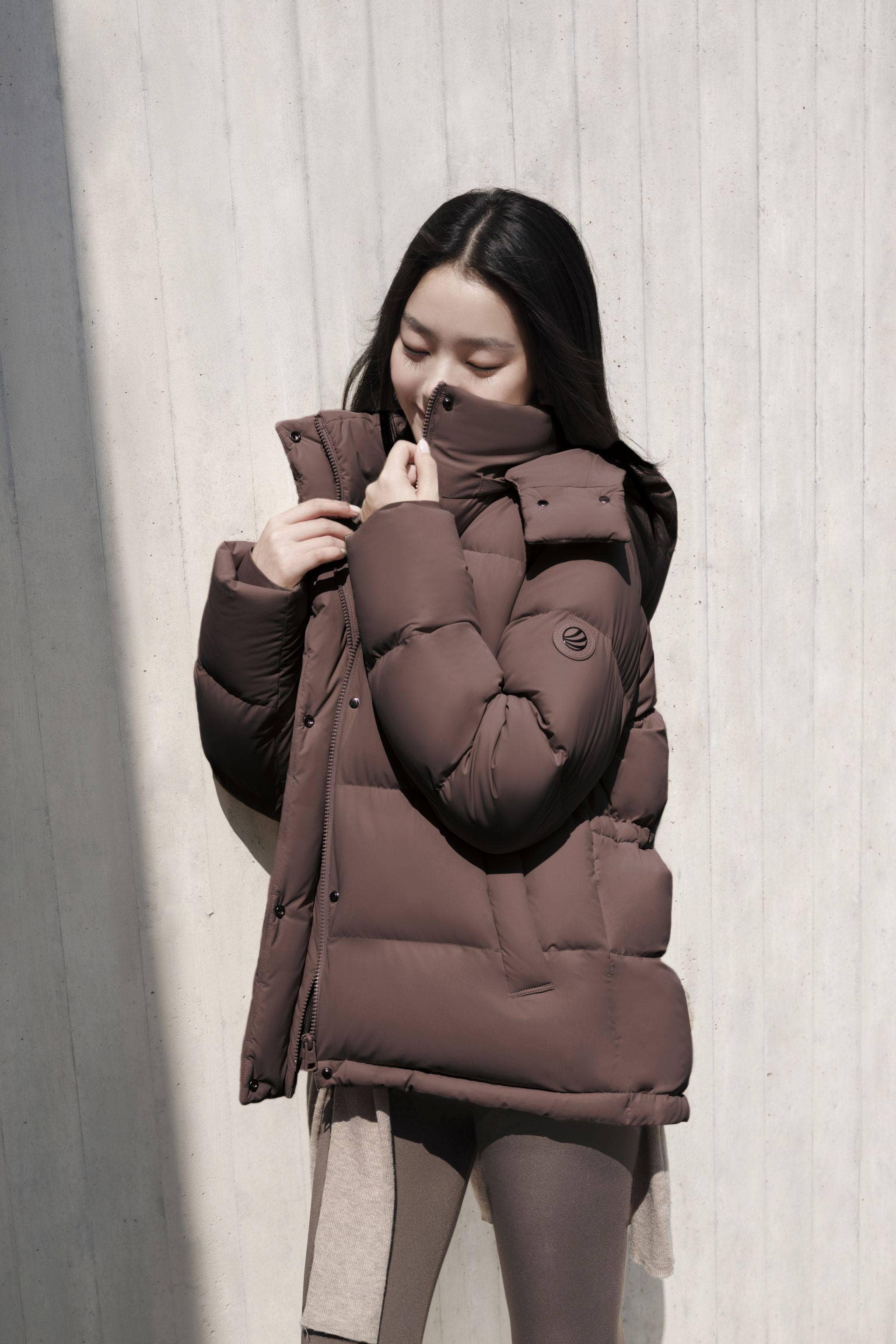 Comfy Women's Down Jacket With Detachable Hood - Image 11