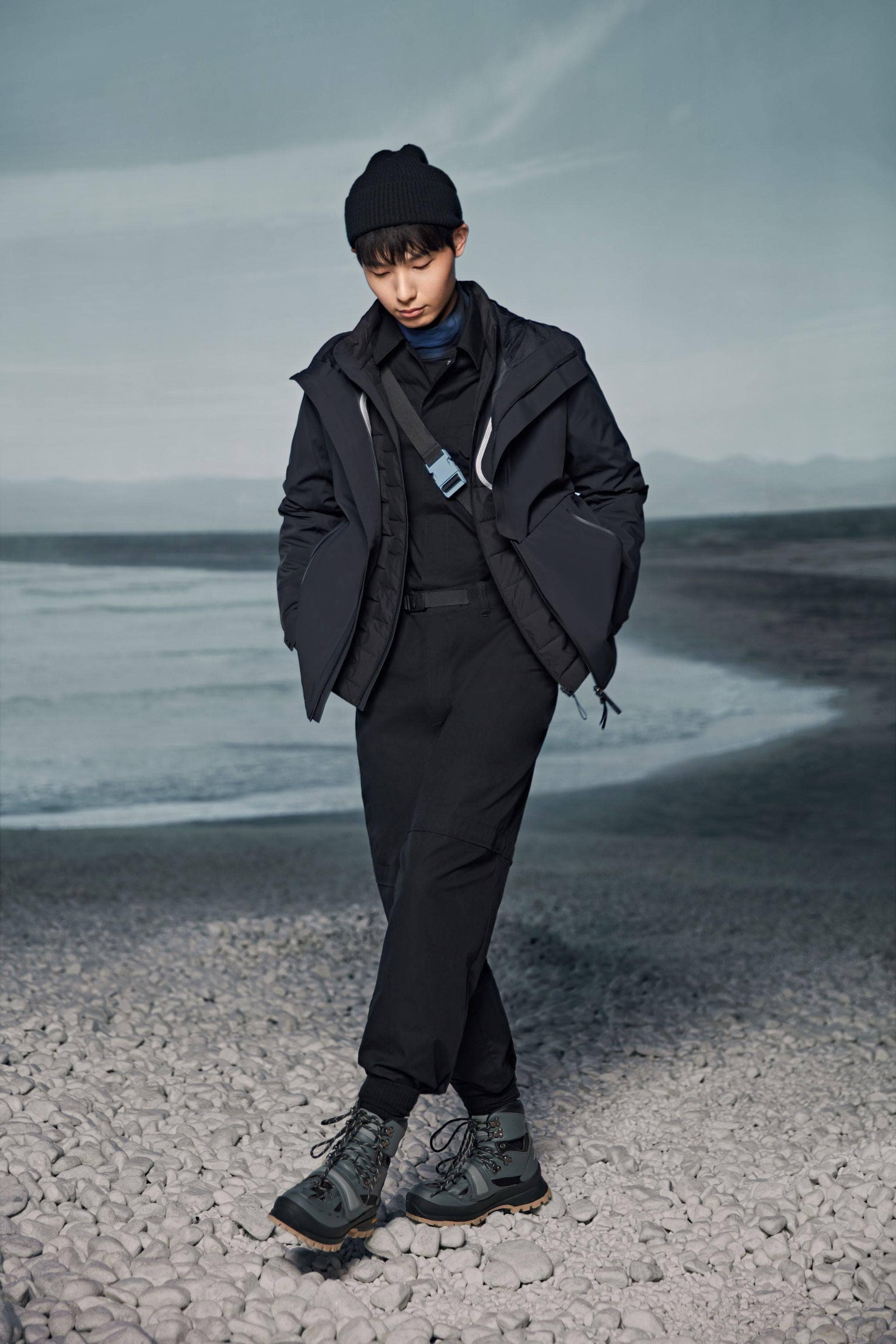 Short Hooded Goose Down Jacket - Image 9