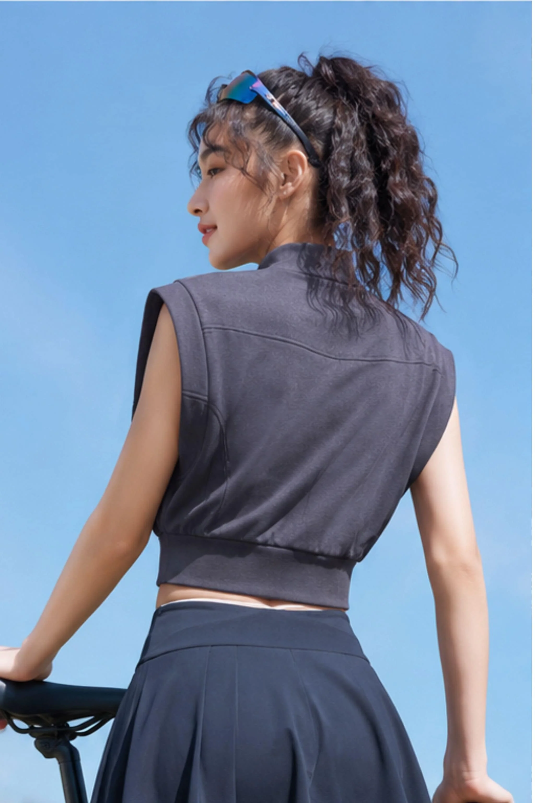 Sleeveless Zip-Up Cropped Top - Image 3
