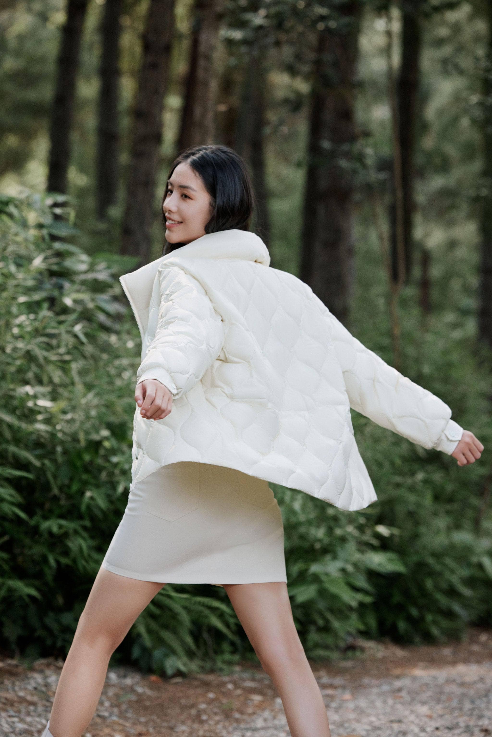 Women's Contrast Piping Weightless Down Jacket - Image 2