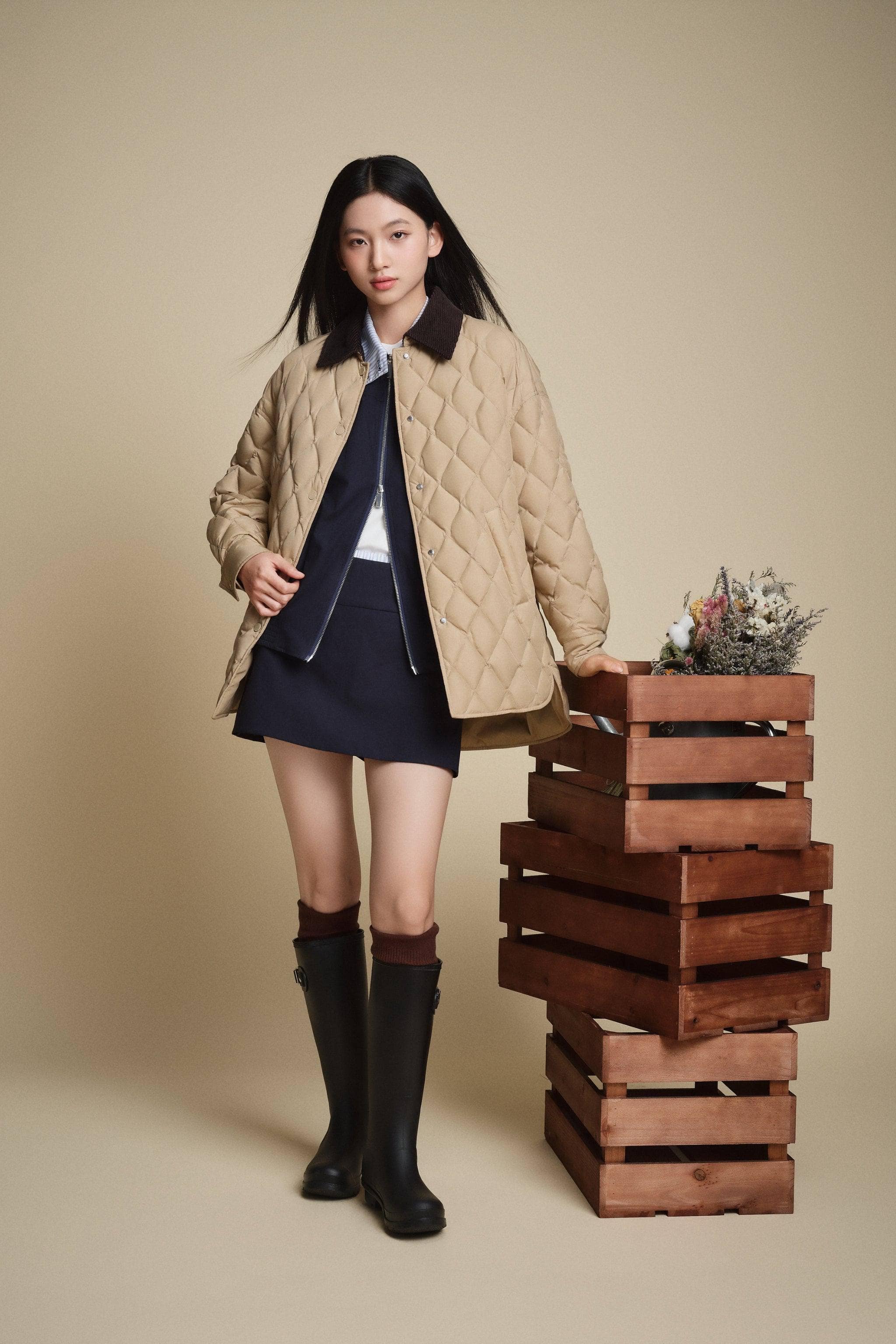 Women's Quilted Barn Down Jacket - Image 4