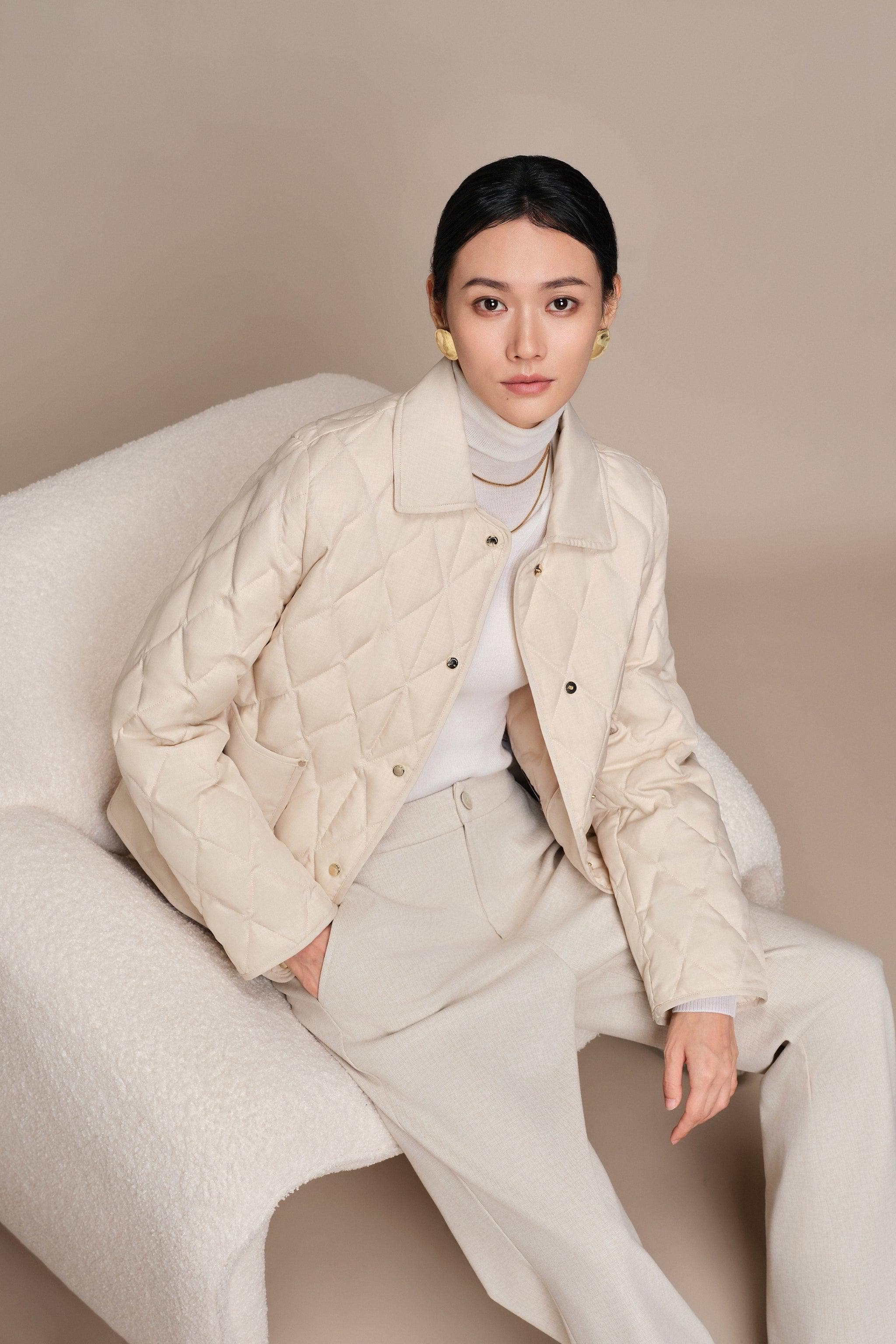 Women's Short Goose Down Quilted Coat - Image 11